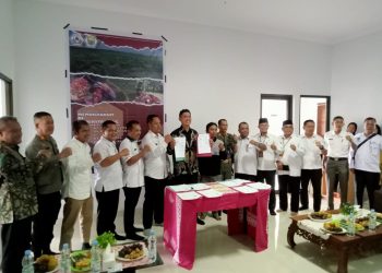 Penandatangan MoU Kemitraan PT HAL dengan Dua Kelompok Tani