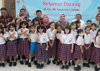 Hesnidar Haris Tinjau Pembelajaran Transisi Menyenangkan di SD Xaverius 1 Kota Jambi