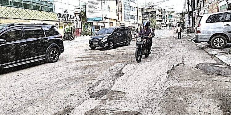 Proyek IPAL Lambat, Warga Ngeluh Jalan Kota Jambi Banyak Rusak