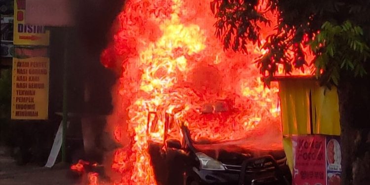 Minibus Jenis Avanza Bermuatan BBM Meledak di Dekat SPBU Beringin Kota Jambi