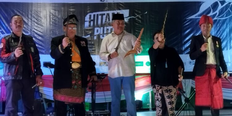 Pembukaan Event “Hitam Putih” Menampilkan Atraksi dari Made Bayu Gendeng