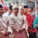Berpakaian Krem HAR-GUNTUR Diantar Ribuan Pendukung ke KPU Kota Jambi