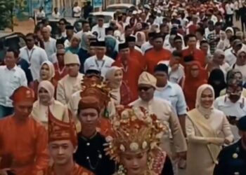 Warga Kota Jambi Sambut Antusias Calon Walikota Jambi HAR-GUNTUR Saat Mendaftar ke KPU