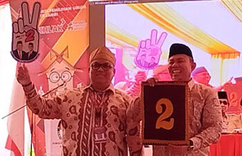 Lagu “HAR Tu La” Menggema, Ribuan Massa Pendukung Rahman-Guntur Padati KPU Kota Jambi