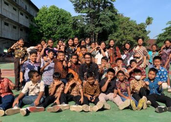 SD Pelita Raya Kota Jambi Rayakan Hari Batik Nasional Dengan Bangga