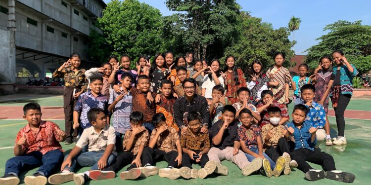 SD Pelita Raya Kota Jambi Rayakan Hari Batik Nasional Dengan Bangga