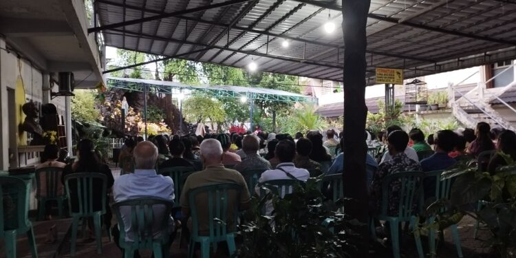 Menyambut Bulan Rosario Pelataran Gua Maria Lourdes Penuh Dengan Ratusan Umat