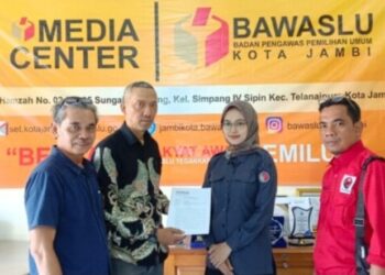 Tim Hukum Rahman Guntur Laporkan Oknum Lurah ke Bawaslu Kota Jambi