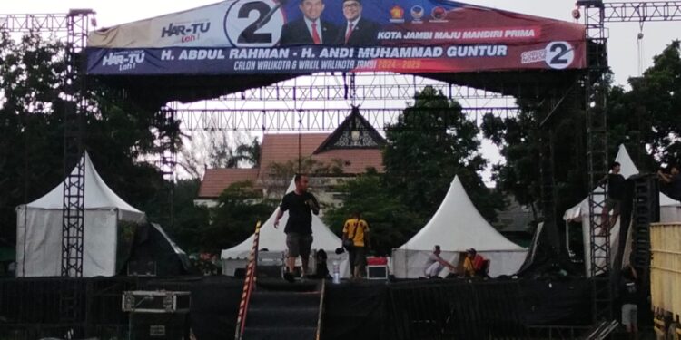Back Stage Kampanye Akbar Rahman-Guntur Bersama Band Padi Reborn Telah Siap