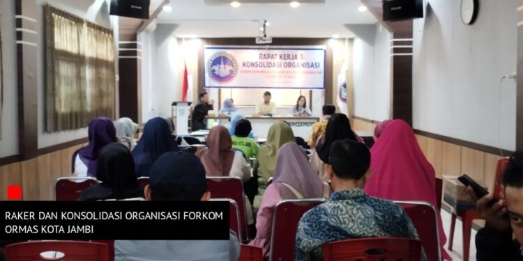 Forkom Kota Jambi Selenggarakan Raker dan Konsolidasi Organisasi di Aula Kebangpol