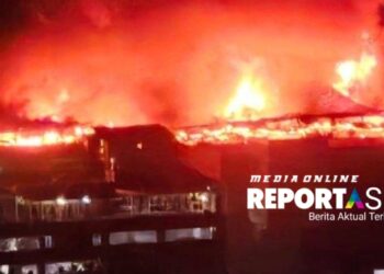 Kebakaran Glodok Plaza, Damkar Evakuasi 9 orang Terjebak Didalamnya