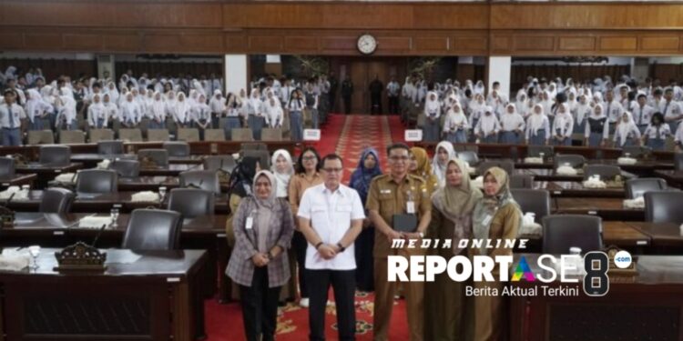 Ahmad Fauzi Sambut Langsung Kunjungan Pelajar SMAN 4 Jambi