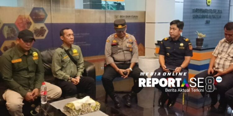 AWASI Gelar Aksi Damai di Depan Kantor Bea Cukai Jambi