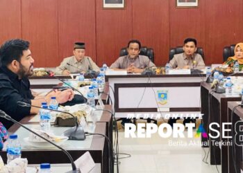 Pihak Helens Play Mart Memberikan Keterangan Dalam RDP Bersama Komisi I DPRD Kota Jambi