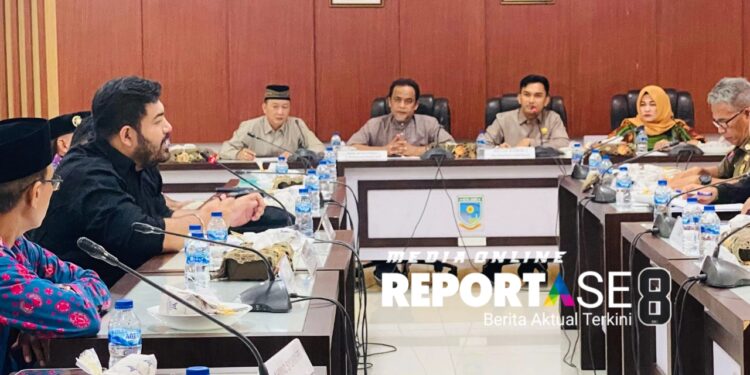 Pihak Helens Play Mart Memberikan Keterangan Dalam RDP Bersama Komisi I DPRD Kota Jambi