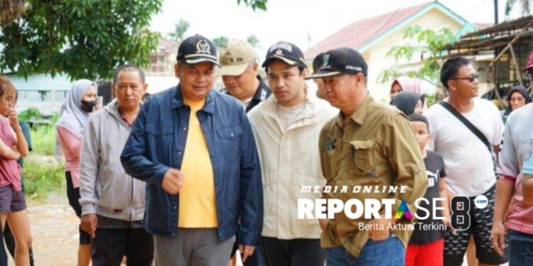 Ketua DPRD Kota Jambi Kemas Faried Alfarelly Turun Tinjau Banjir di Kota Jambi