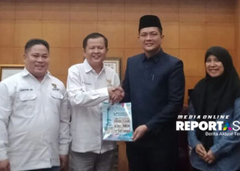Ketua DPRD Provinsi Jambi M Hafiz Fattah Menerima Laporan Kinerja KI