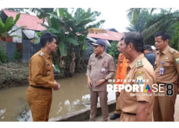 Tinjau Banjir di Desa Tangkit Pj. Bupati Muaro Jambi Raden Najmi Dorong Normalisasi Sungai