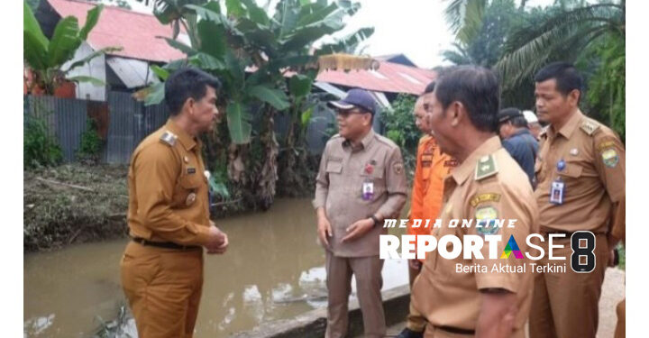 Tinjau Banjir di Desa Tangkit Pj. Bupati Muaro Jambi Raden Najmi Dorong Normalisasi Sungai