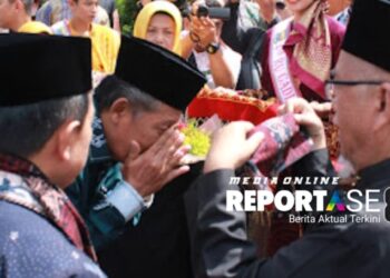 Selendang Kehormatan dan Seloko Adat Hiasai Penyembutan Gubernur dan Wakil Gubernur Jambi di Bandara Sultan Thaha