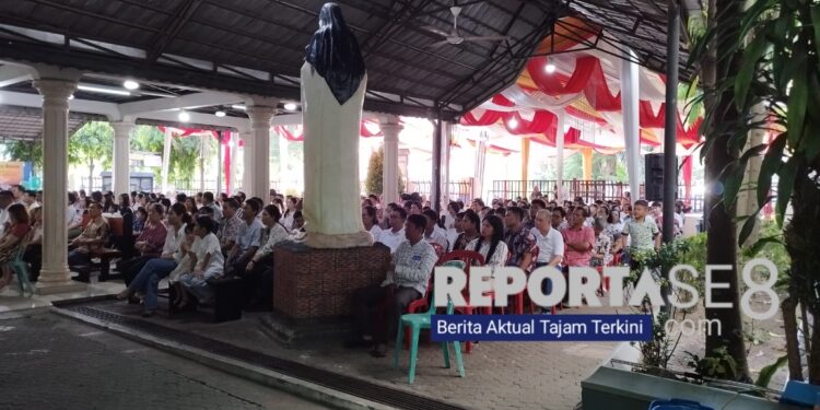 Umat Katolik Membludak Hadiri Perayaan Kamis Putih Gereja St. Teresia Jambi