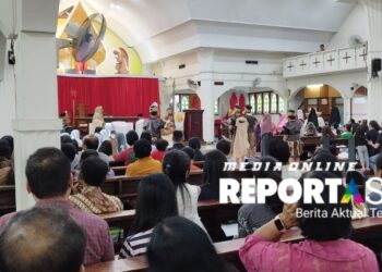Gereja Katolik Santa Teresia Jambi Sajikan Tablo Jalan Salib