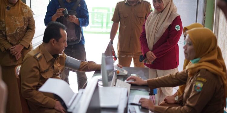 Dihari Ulang Tahun ke 53, Bupati BBS Cek Kesehatan Program CKG di Pukesmas