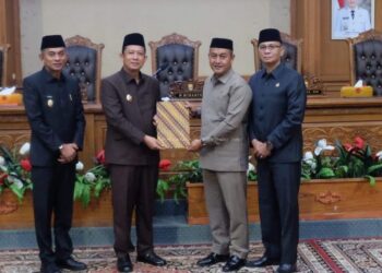 BBS dan Wakil Hadiri Rapat Paripurna Pembahasan Ranperda 2024