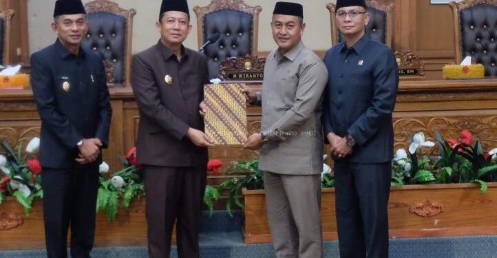 BBS dan Wakil Hadiri Rapat Paripurna Pembahasan Ranperda 2024