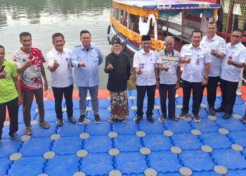 Kemas Faried Serahkan Dermaga Apung, Dukung Wisata dan Transportasi Air Danau Sipin