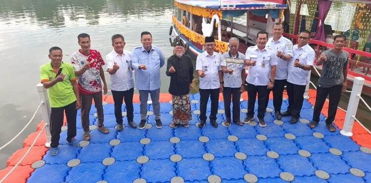 Kemas Faried Serahkan Dermaga Apung, Dukung Wisata dan Transportasi Air Danau Sipin