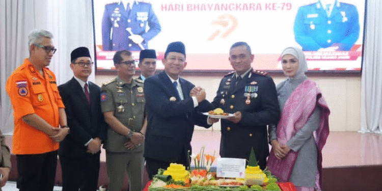 Puncak HUT Bhayangkara ke-79 Bupati Muaro Jambi BBS Sampaikan Polri Selalu Menjadi Pengayom Masyarakat