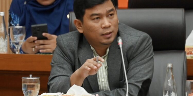 Kriminalisasi Guru di Muaro Jambi Diangkat Rocky Candra di Rapat Bersama DPR RI dan Jaksa Agung