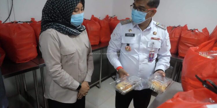 Asisten Pemerintahan dan Kesejahteraan Rakyat Kabupaten Muaro Jambi Drs. Indra Gunawan, MH Sidak Dapur SPPG