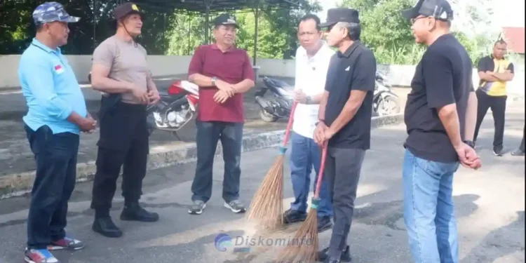 Jajaran Pemkab Muaro Jambi Laksanakan Kegiatan Gotong Royong Dipimpin Langsung Bupati Muaro Jambi
