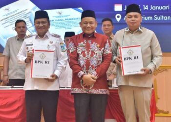 Ketua DPRD Kota Jambi Kemas Faried Alfarelly Terima LHP Kinerja dari BPK Perwakilan Jambi