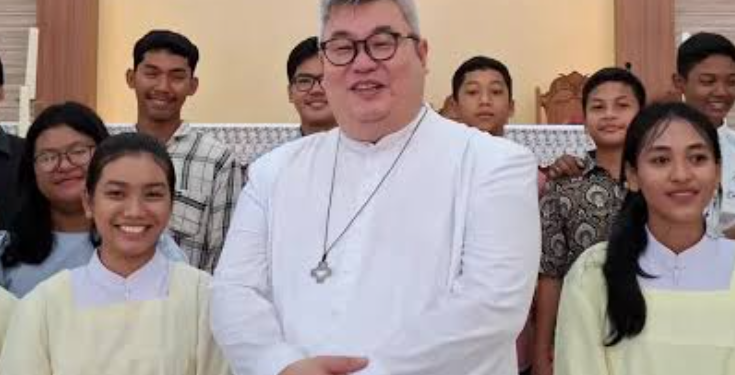 Ratusan Umat Katolik Gereja Santa Teresia Jambi Hadiri Kamis Putih