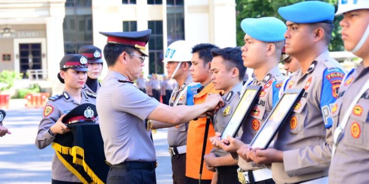 Terlibat Perkara Hukum, Polda Jambi Pecat 4 Anggota Lewat Upacara PTDH