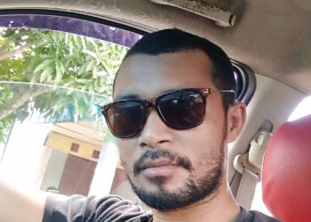 Pemuda Kritisi Kondisi Bahu Jalan Penuh Tambal Sulam di depan Kantor Gubernur