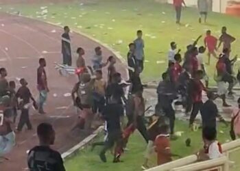 Persipura Gagal Menuju Kasta Tertinggi, Suporter Mengamuk