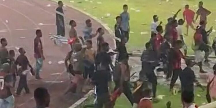 Persipura Gagal Menuju Kasta Tertinggi, Suporter Mengamuk