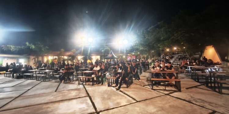Ratusan Pencinta Rock Jambi Padati KESIKO Sosial Space, Nikmati Dentuman Musik Penuh Energi